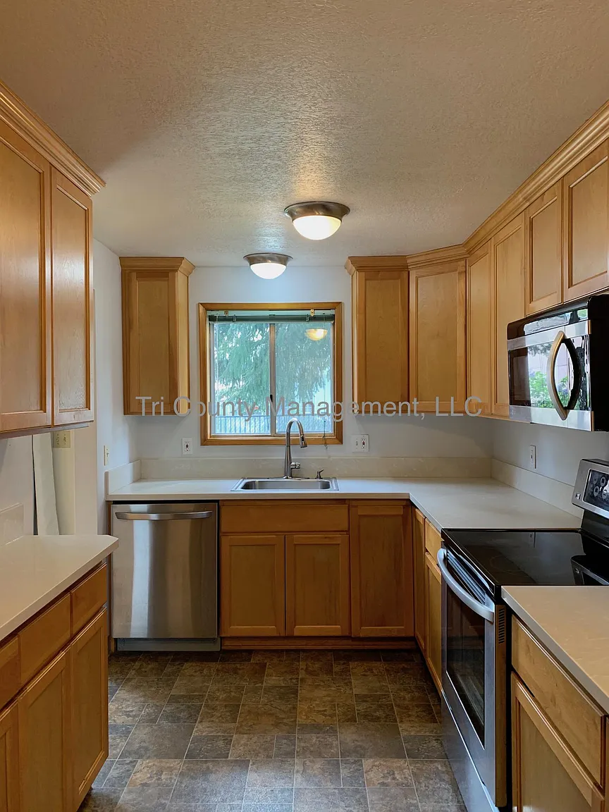 7120 SE 64th Ave photo 1