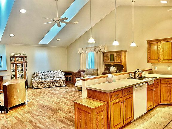 3rd image of 727 Fir Spring Dr