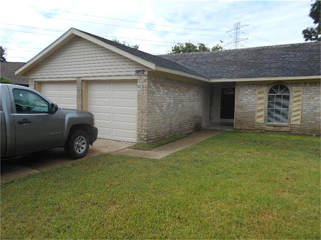 1st image of 9802 Amblewood Dr