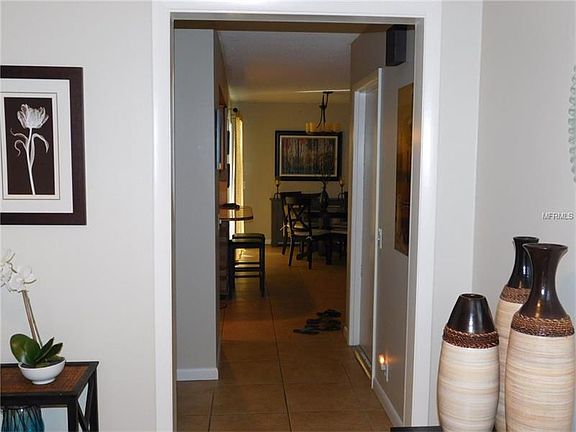 3rd image of 15 Meadowlake Ct
