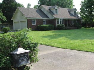 915 S Rosewood Dr, Monett, MO 65708