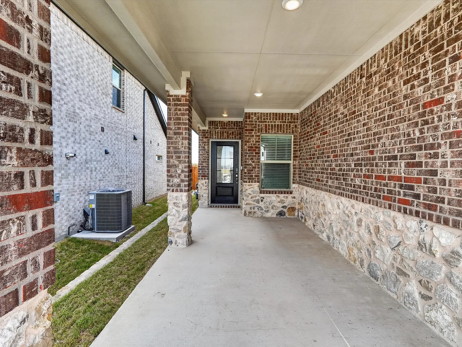 4 bed, 1605 sqft, $2,090 — Photo 4