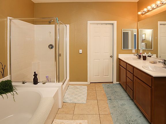 5th image of 11913 Coratina Ln