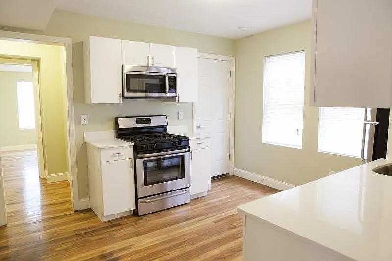 4 bed, $3,550 — Photo 3