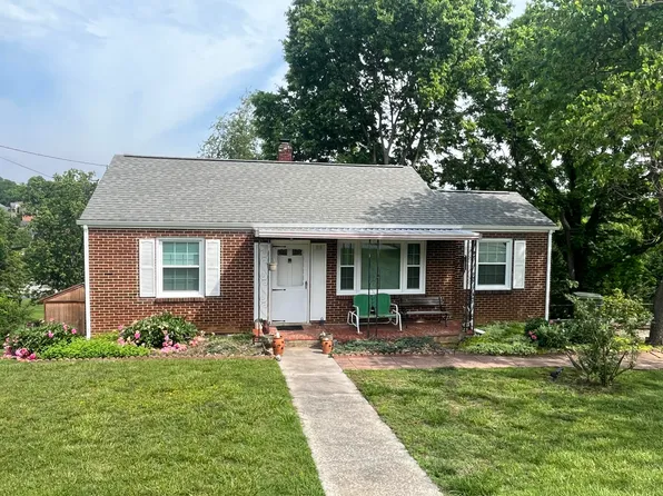 23 Upland Dr, Salem, VA 24153