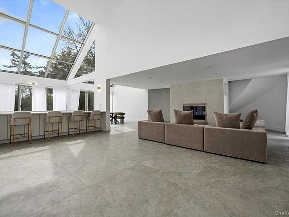 4th image of 454 E Shore Road