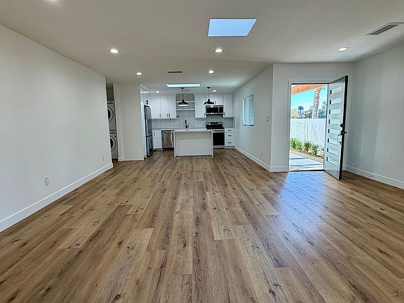4th image of 6901 Variel Ave