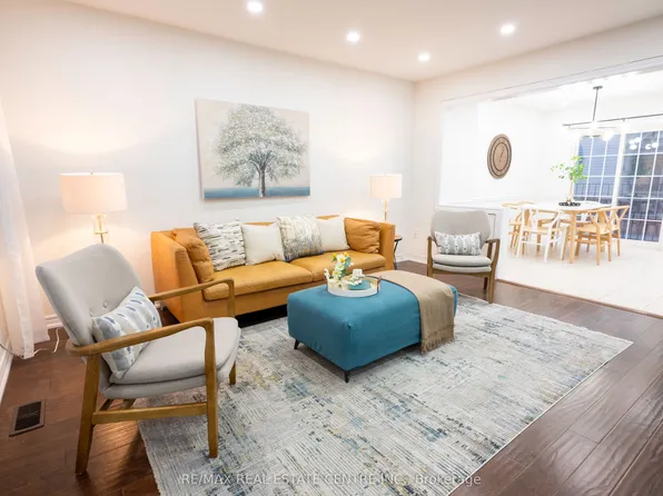 2360 Parkhaven Blvd #4, Oakville, ON L6H 7S6