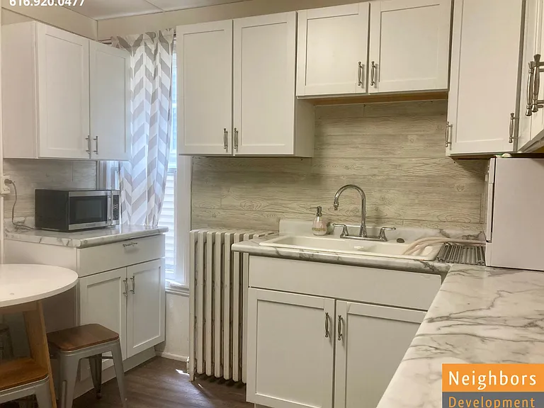 19 Palmer St NE #1 — Photo 9