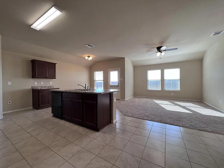 319 Plum Dr — Photo 3