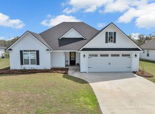 4017 Landings Cir, Hahira, GA 31632