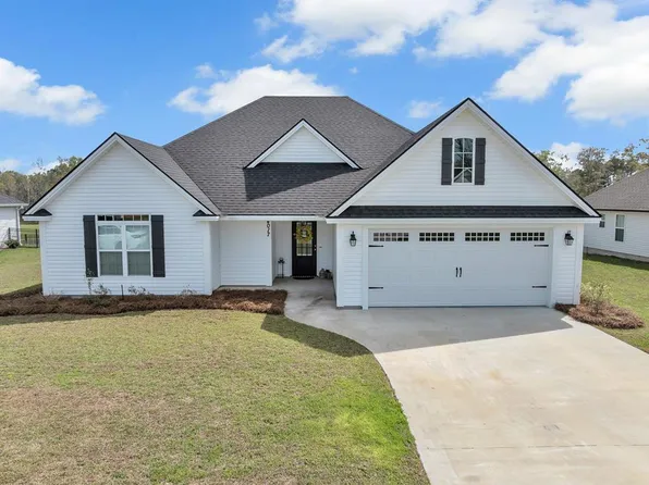 4017 Landings Cir, Hahira, GA 31632