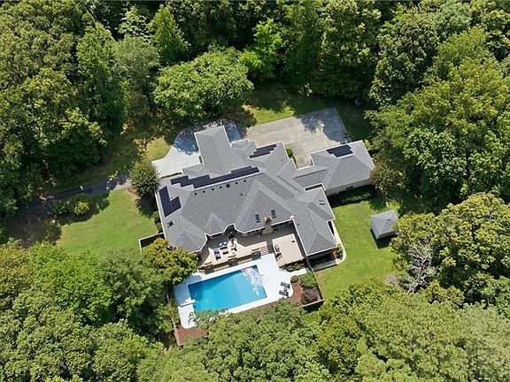 3rd image of 2068 Vaughan Rd
