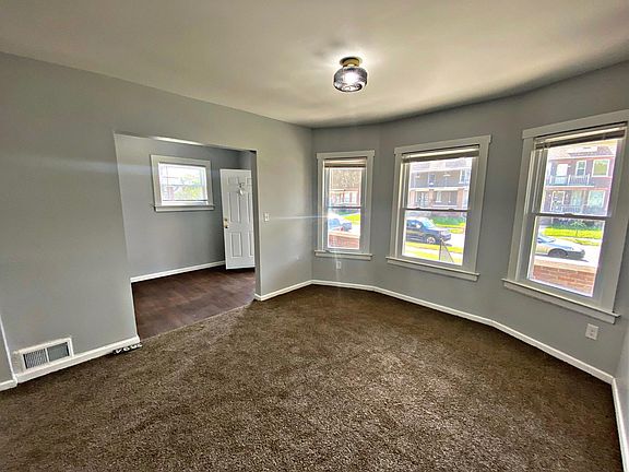 2nd image of 892 Gladstone St #894