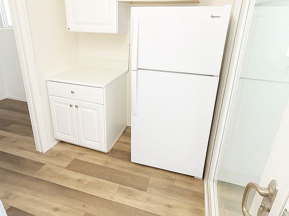 4th image of 608 6th Ave #1