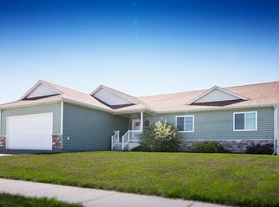 522 Martins Ave, Casselton, ND 58012