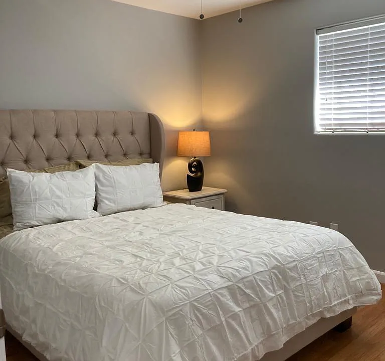 1832 E Alameda Dr