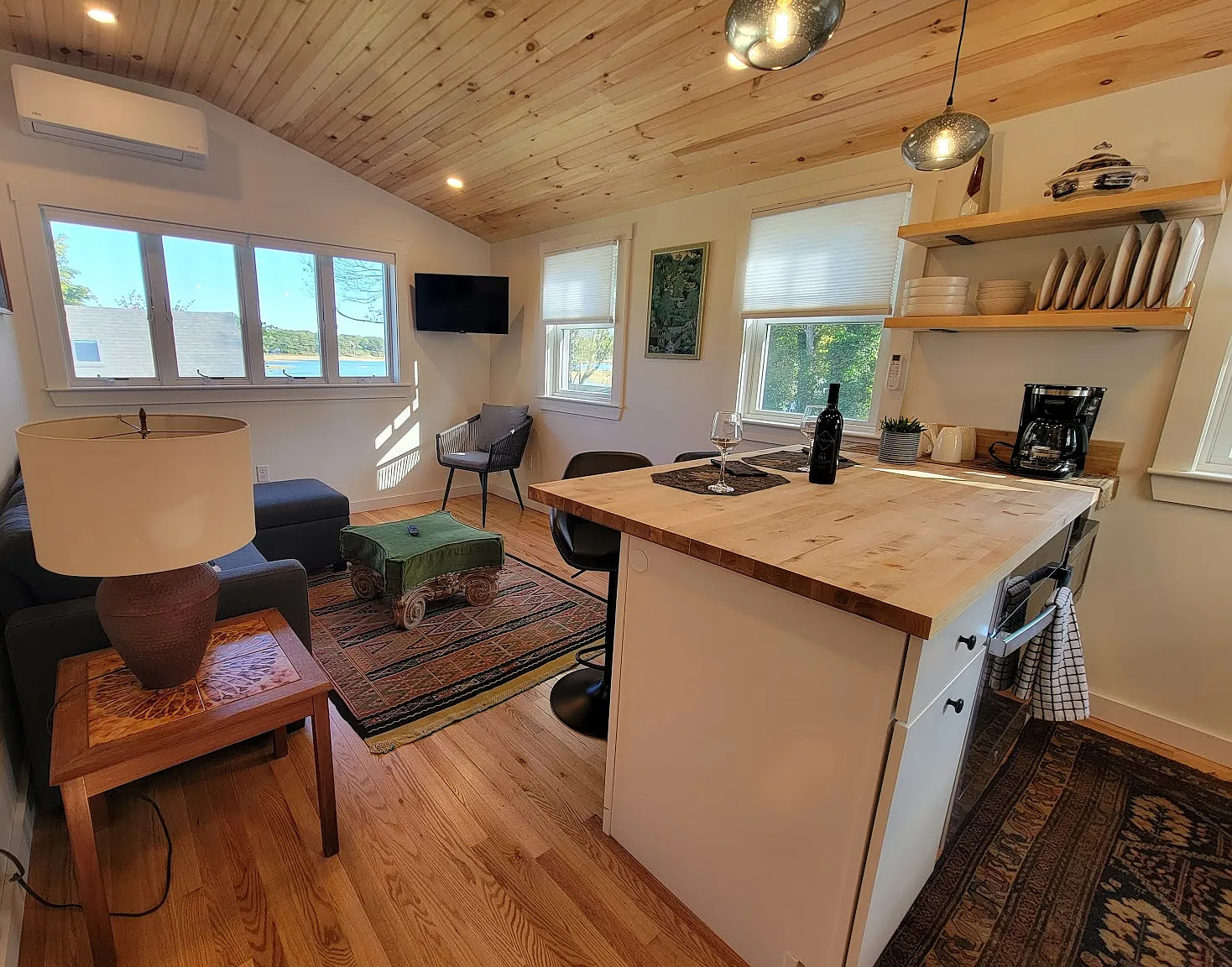 1 bed, 450 sqft, $1,950 — Photo 1
