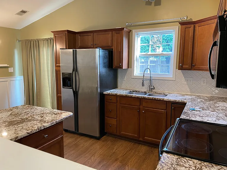206 Skyline Dr — Photo 3
