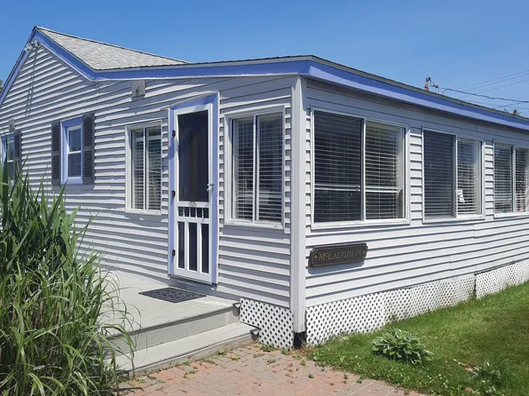 2 McArthur Ln, Marshfield, MA 02050