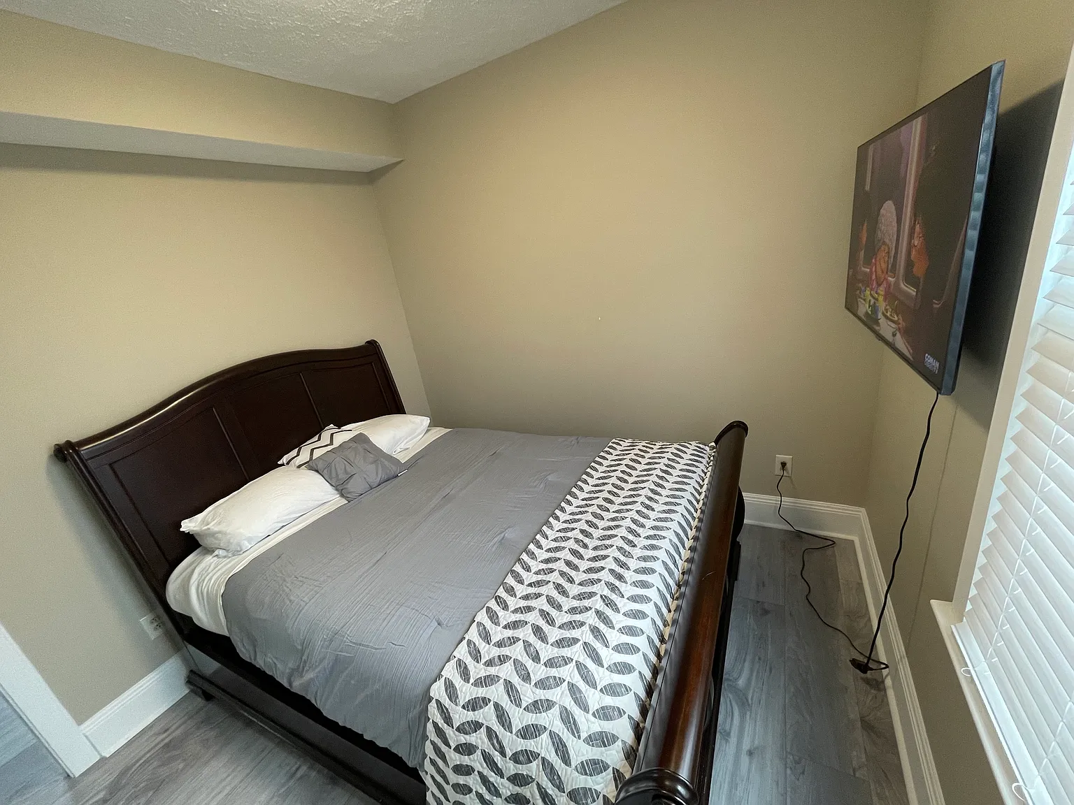 9201 Lorain Ave — Photo 3