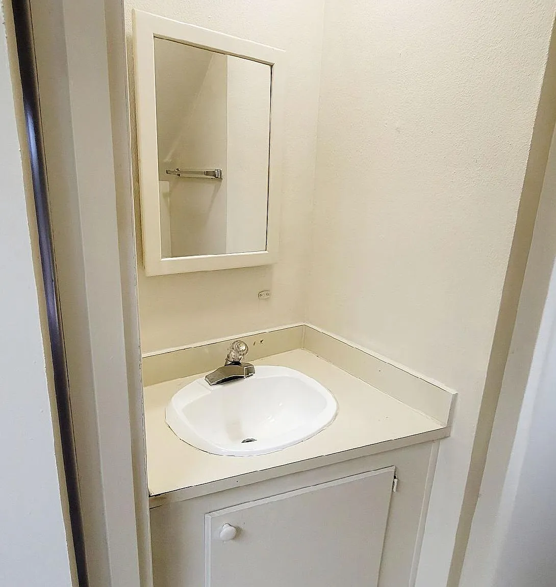 2 bed, 1.5 bath, 1100 sqft, $1,250 — Photo 3