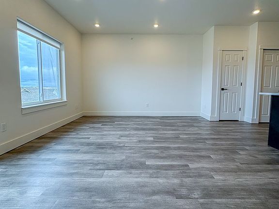 3rd image of 991 Covey Run Rd #302