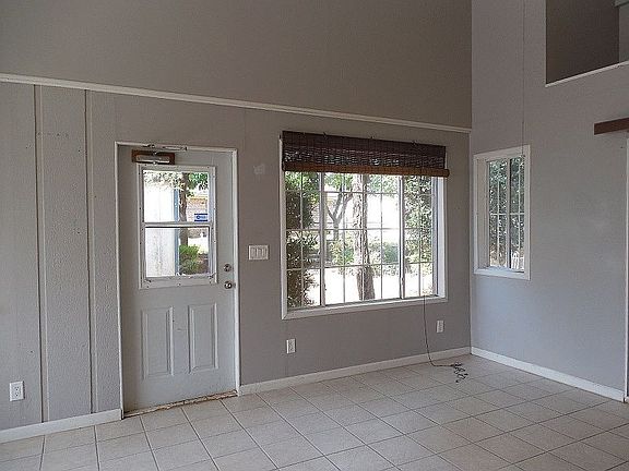 5th image of 400 E Emerald Dr