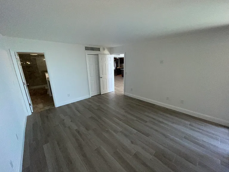 5200 N Flagler Dr #2004 — Photo 9