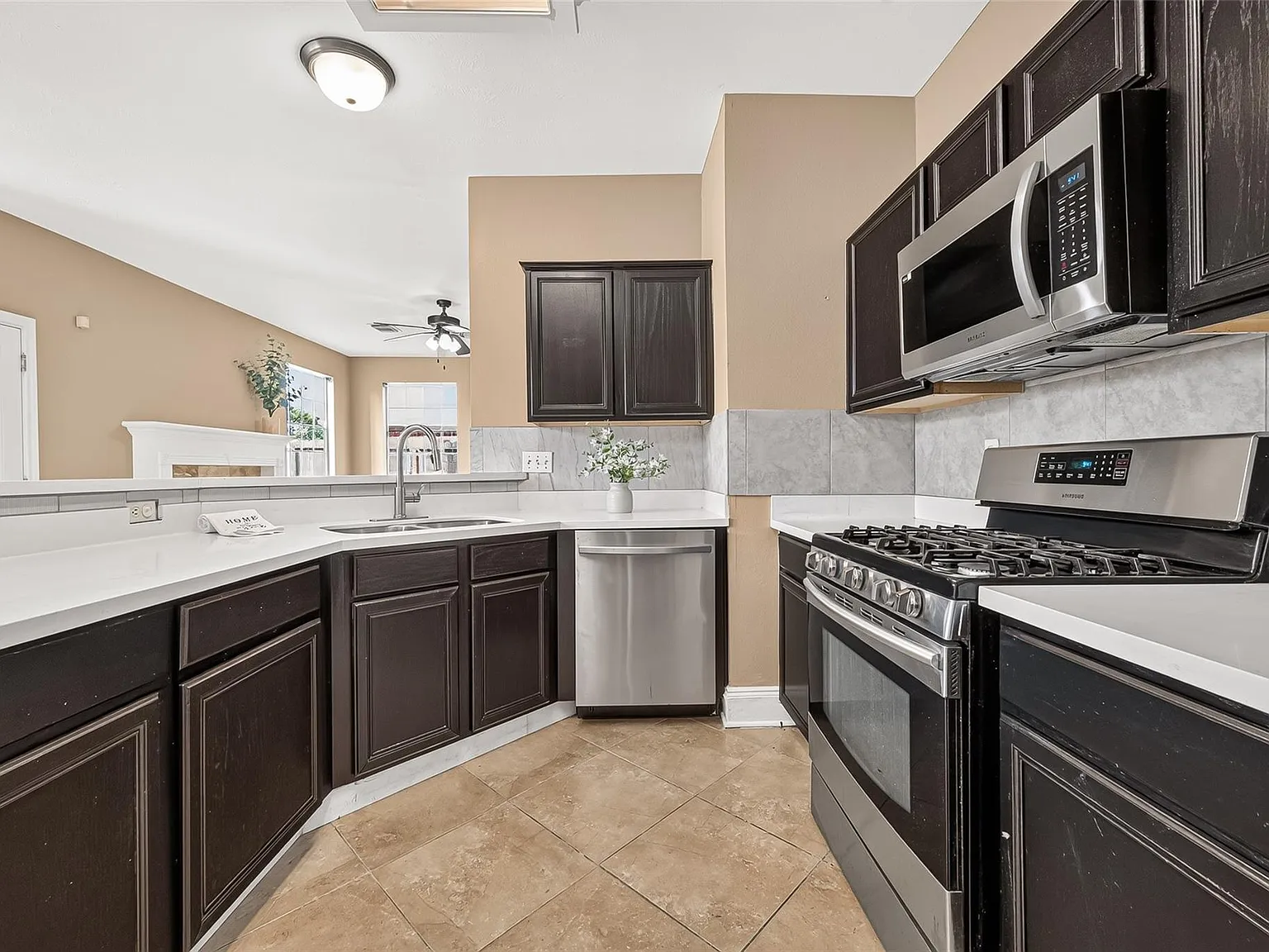 4 bed, 2.5 bath, 2217 sqft, $2,200 — Photo 2