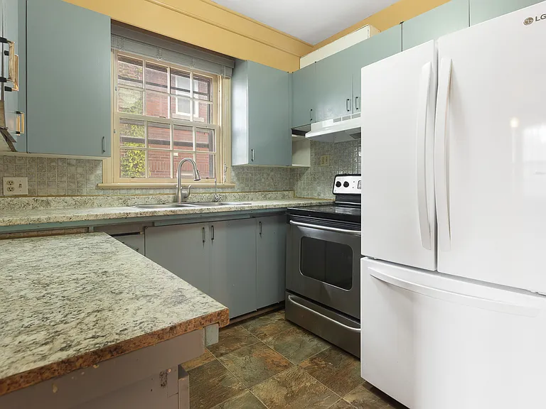 38 Marlborough Ave — Photo 1