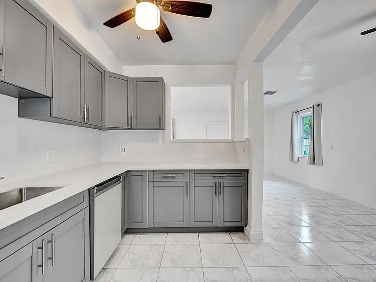 1836 SW 9th Ave — Photo 16