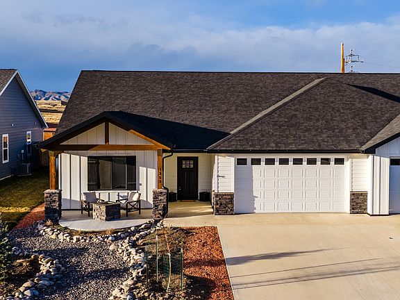 3rd image of 1353 Stoneridge Dr