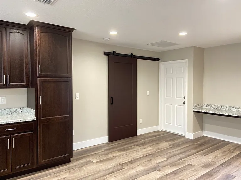 215 Cambridge Dr — Photo 7