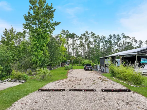 385 Sealy Dr, Wewahitchka, FL 32465