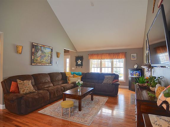 Living room/ vaulted ceiling