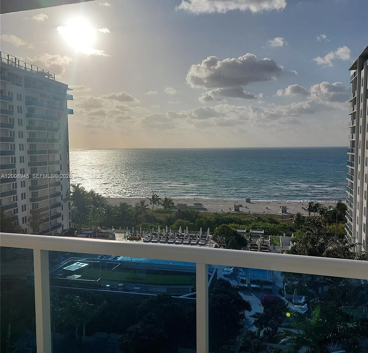 Roney Palace Condo — Photo 4