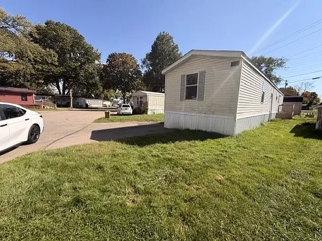 3 bed, 1216 sqft, $928 — Photo 3