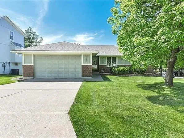 611 NW 42nd St, Blue Springs, MO 64015