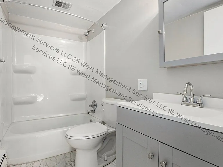 120 Leonard St NE — Photo 13