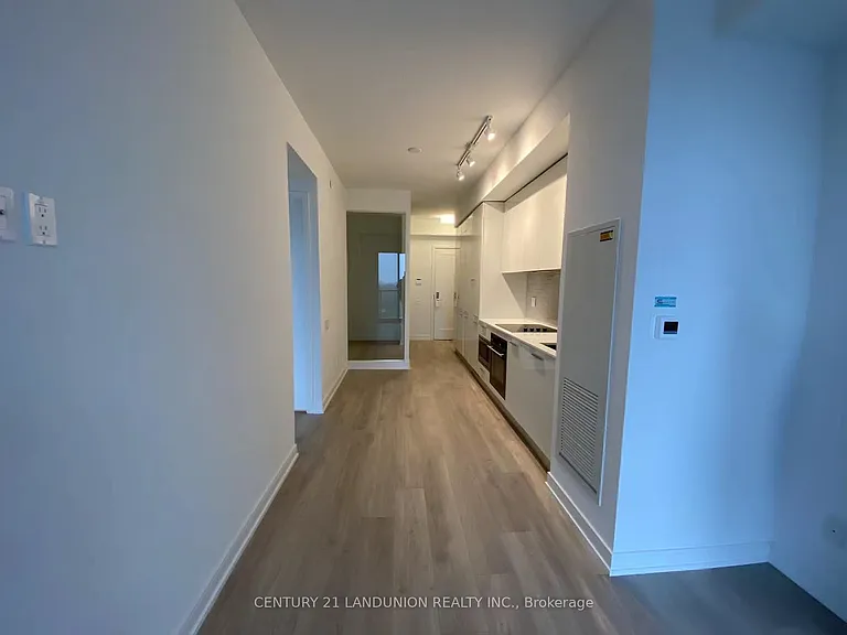 3 Gloucester St #812 — Photo 7