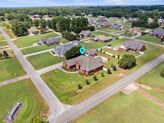 3rd image of 16 Woodfern Dr