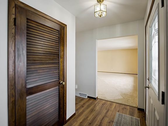 2nd image of 760 Kensington Rd