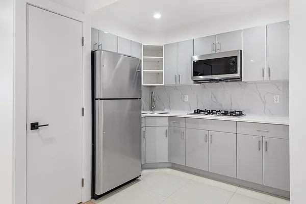 Rented by Friedman Mayer, LREB | media 24