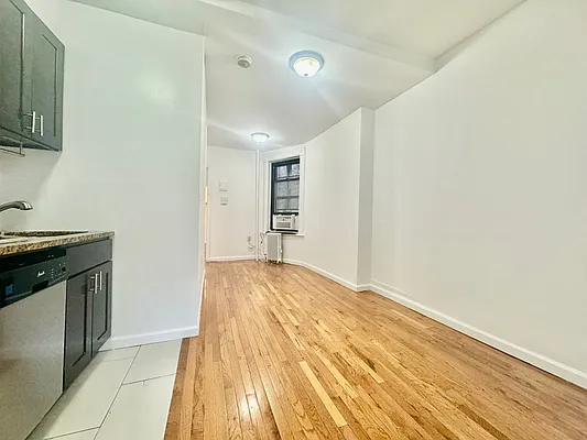 Rented by Avenues Real Estate | media 6