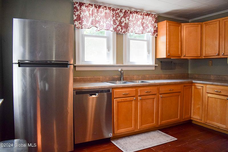 3rd image of 8 Wheaton Avenue