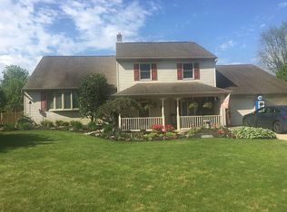 18 Meadow Glen Rd, Lansdale, PA 19446