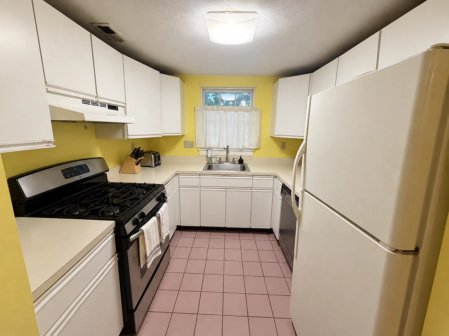 2 bed, 1000 sqft, $2,700 — Photo 3