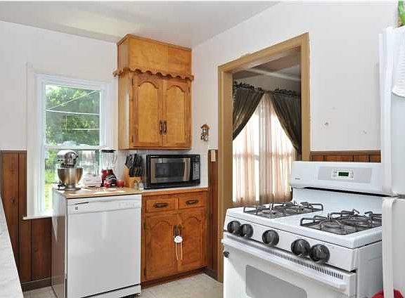 5th image of 2132 S Laura Ave