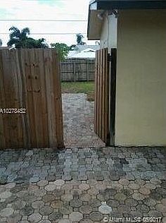 4th image of 2610 NE 8th Ave